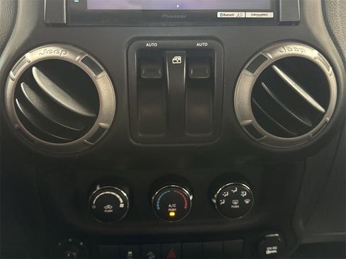 Used 2015 Jeep Wrangler Sport image 18