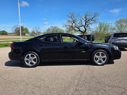Used 2007 Pontiac Grand Prix GXP w/ Sun And Sound Package FWD image 2