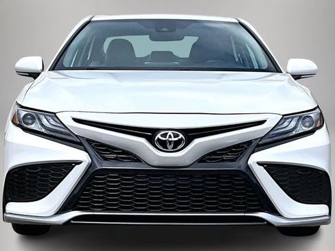 Used 2021 Toyota Camry XSE image 3
