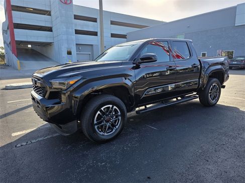 Certified 2025 Toyota Tacoma TRD Sport image 3