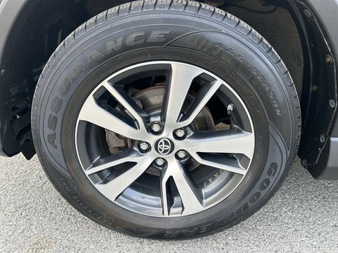 Used 2016 Toyota RAV4 XLE image 7