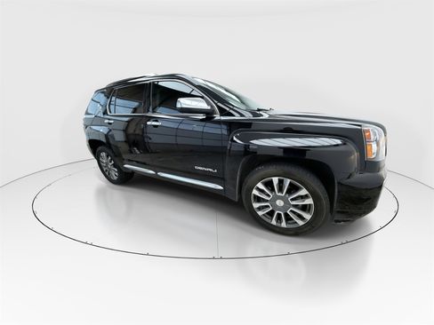 Used 2017 GMC Terrain Denali image 2