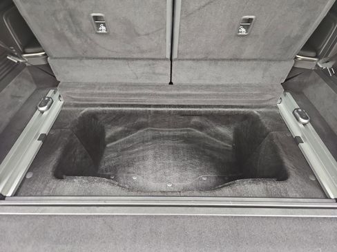 Used 2025 Rivian R1S Adventure image 26