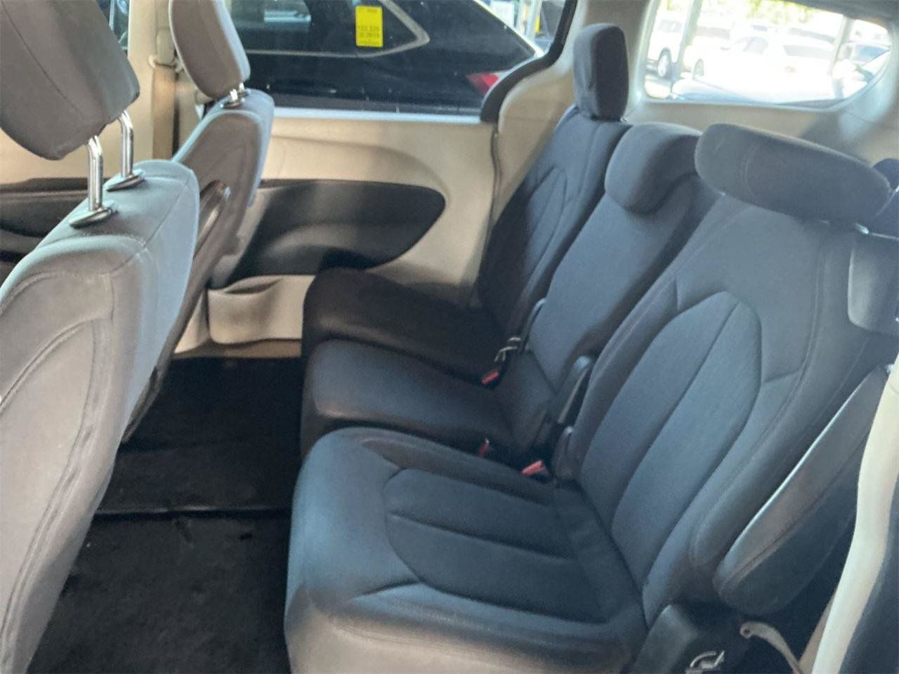 Used 2018 Chrysler Pacifica LX FWD image 9
