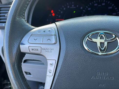 Used 2010 Toyota Camry XLE image 12