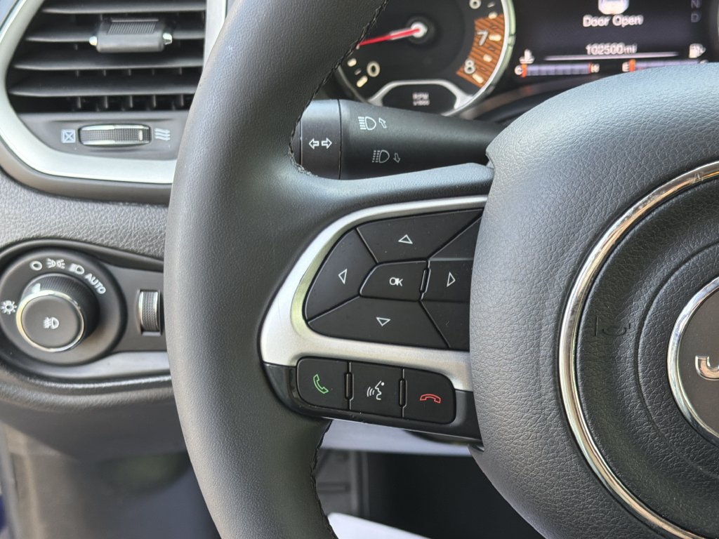 Used 2021 Jeep Renegade Latitude FWD image 24