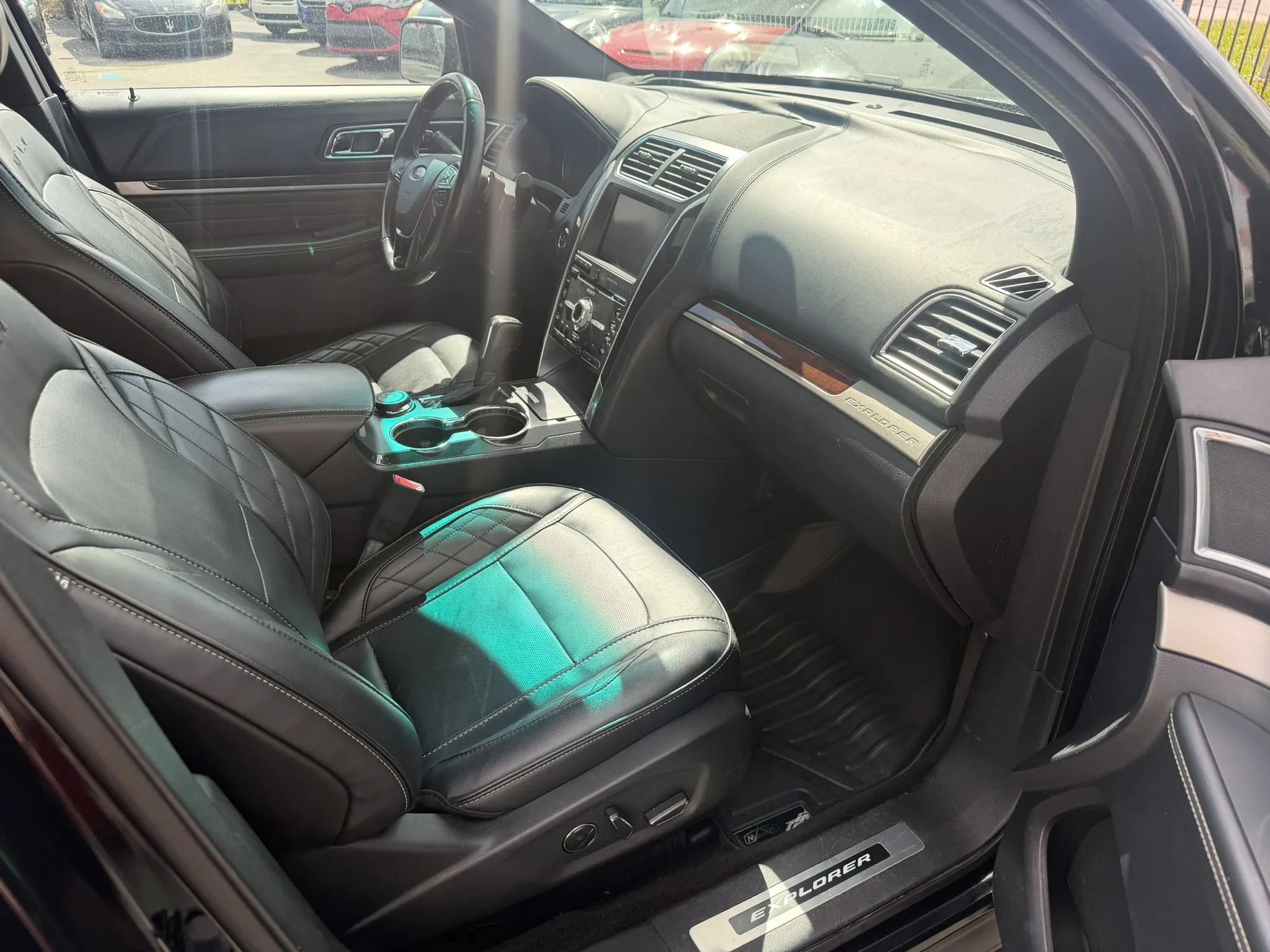 Used 2016 Ford Explorer Platinum AWD/4WD image 9