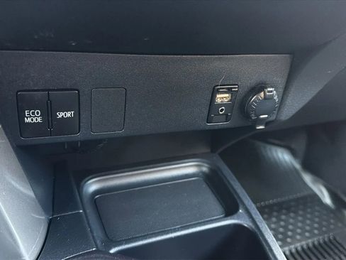Used 2017 Toyota RAV4 LE w/ All Weather Liner Package AWD/4WD image 19