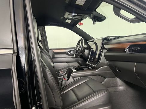 Used 2025 GMC Yukon Denali AWD/4WD image 28