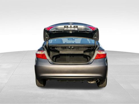 Used 2016 Toyota Camry LE image 10