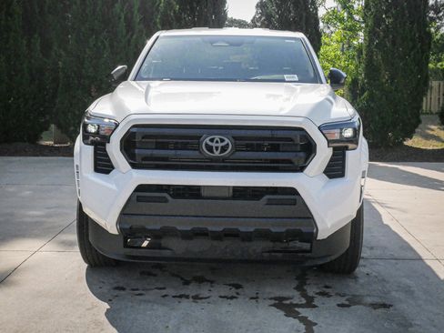 Used 2025 Toyota Tacoma SR AWD/4WD image 3