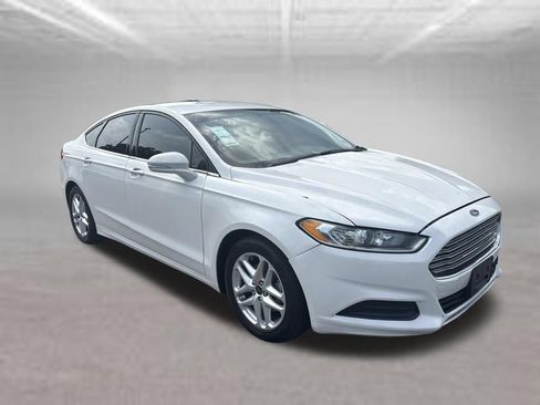 Used 2016 Ford Fusion SE FWD image 6
