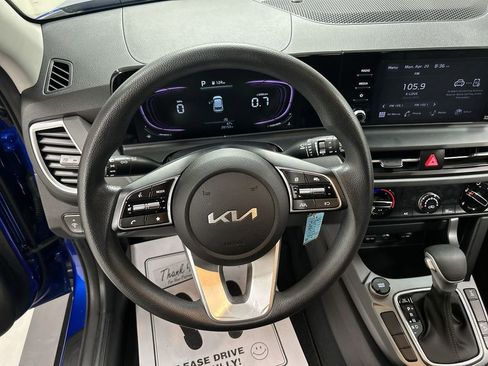 Certified 2024 Kia Seltos LX image 4