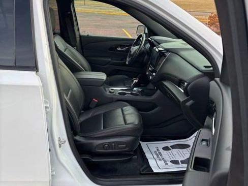 Used 2022 Chevrolet Traverse RS image 21