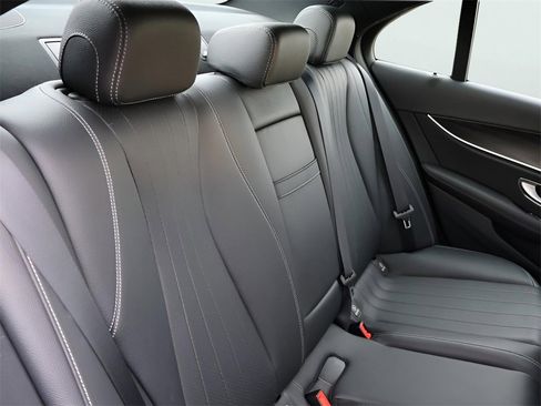 Used 2019 Mercedes-Benz E 300 4MATIC image 14