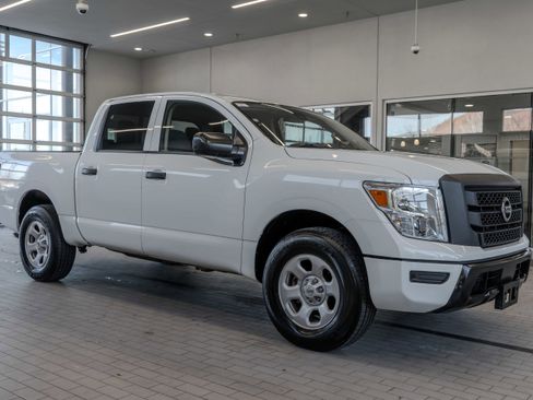 Used 2022 Nissan Titan S w/ S Utility Package image 11