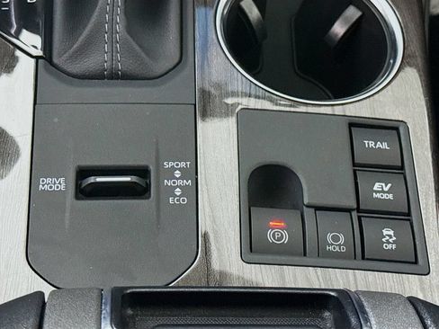 Certified 2026 Toyota Highlander Limited AWD/4WD image 12