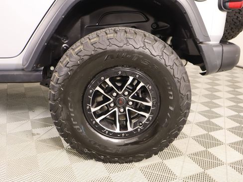 Used 2024 Jeep Wrangler Unlimited Rubicon w/ XTREMEE 35" Tire Package image 19