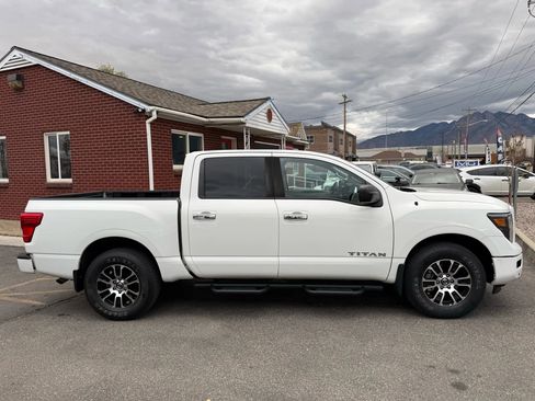 Used 2021 Nissan Titan SV w/ SV Convenience Package image 5