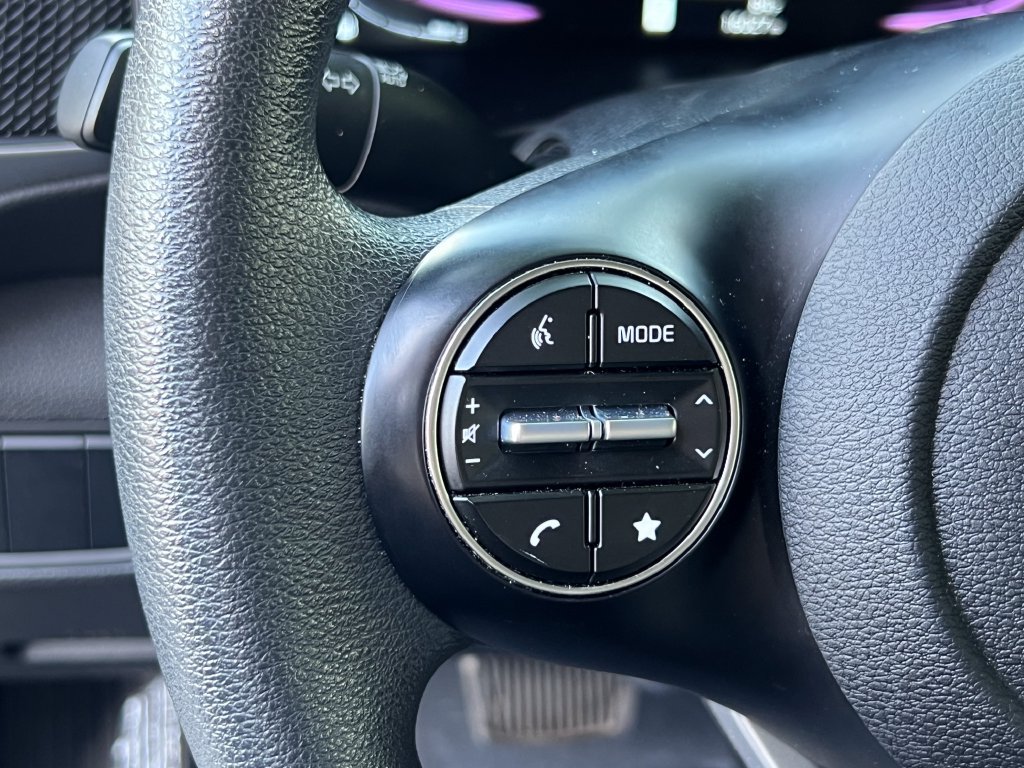Used 2025 Kia Soul LX w/ LX Technology Package FWD image 20