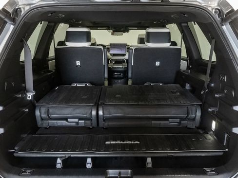 Used 2025 Toyota Sequoia Capstone AWD/4WD image 40