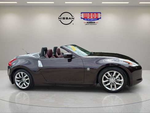 Used 2010 Nissan 370Z Touring RWD image 11
