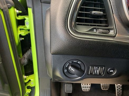 Used 2015 Dodge Challenger SRT Hellcat image 11