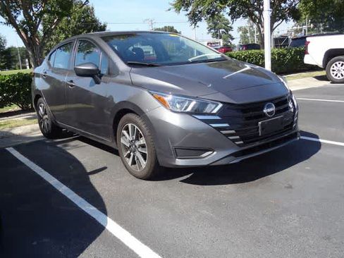 Used 2024 Nissan Versa SV FWD image 3