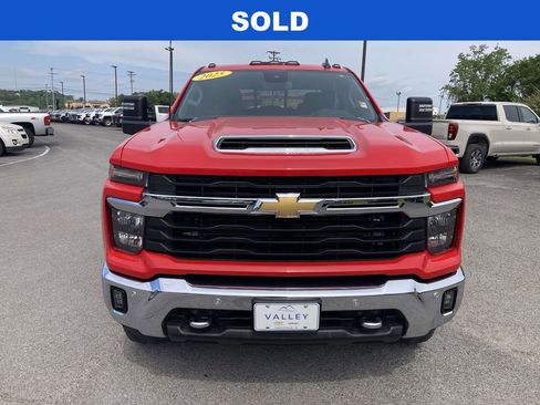 Used 2025 Chevrolet Silverado 2500 LT AWD/4WD image 9
