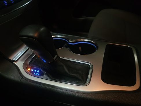 Used 2019 Jeep Grand Cherokee Laredo AWD/4WD image 26
