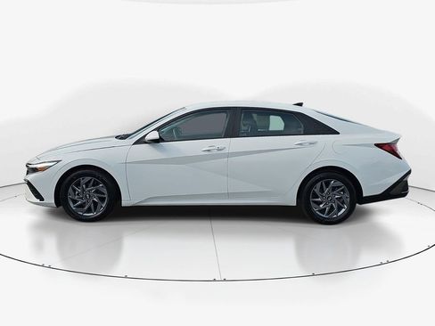 Used 2024 Hyundai Elantra SEL FWD image 10
