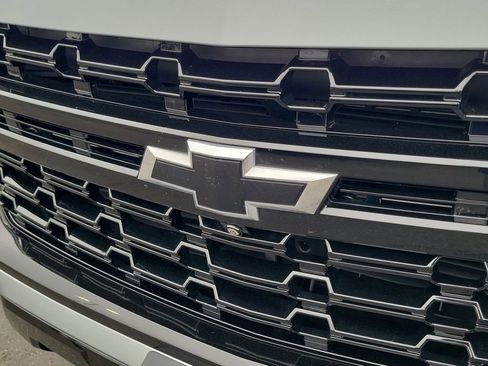 Used 2024 Chevrolet Suburban Z71 w/ Luxury Package AWD/4WD image 30
