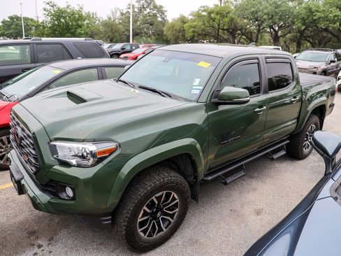 Certified 2022 Toyota Tacoma TRD Sport RWD image 3