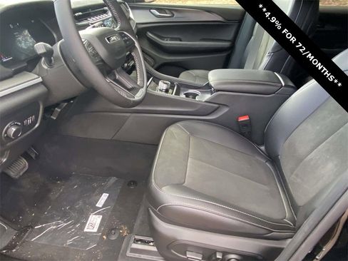 New 2025 Jeep Grand Cherokee Altitude image 11