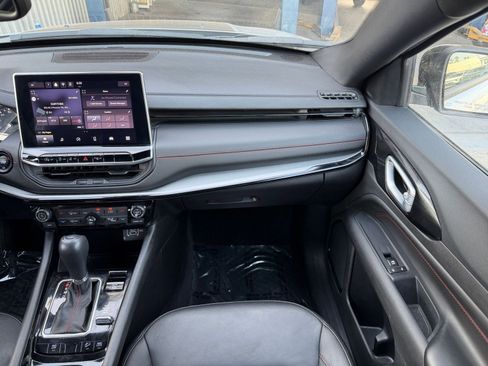 Used 2025 Jeep Compass Trailhawk image 34