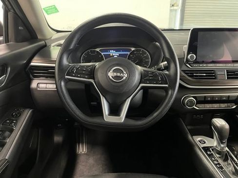 Used 2024 Nissan Altima 2.5 SV FWD image 21