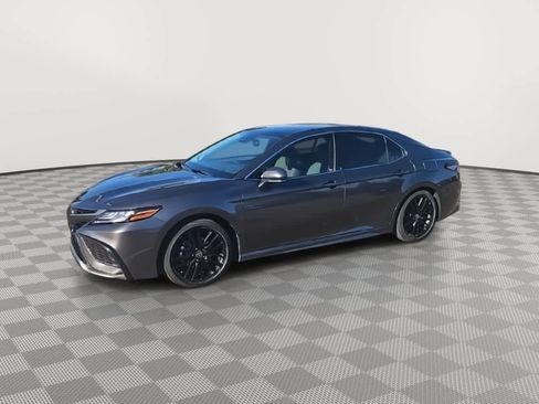 Used 2022 Toyota Camry XSE image 4