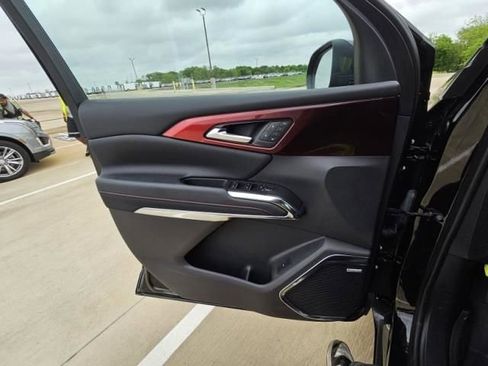 Used 2025 Chevrolet Traverse RS w/ LPO, Floor Liner Package AWD/4WD image 7