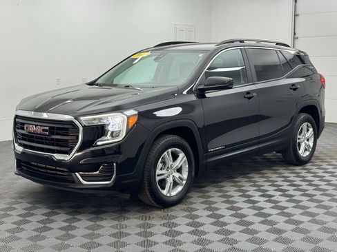 Used 2022 GMC Terrain SLE w/ Driver Convenience Package AWD/4WD image 2