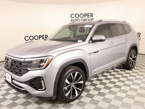 Used 2024 Volkswagen Atlas SEL Premium R-Line image 10
