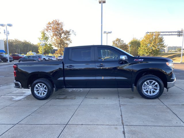 Used 2023 Chevrolet Silverado 1500 LT w/ Z71 Off-Road Package AWD/4WD image 13