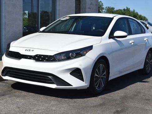 Used 2024 Kia Forte LXS FWD image 11