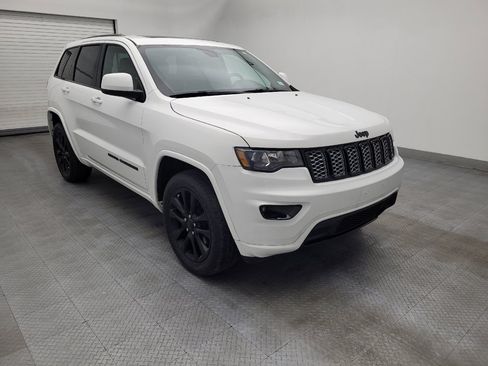 Used 2017 Jeep Grand Cherokee Altitude AWD/4WD image 13