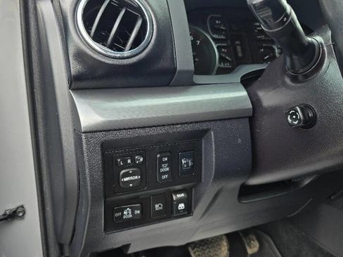 Used 2018 Toyota Tundra Platinum AWD/4WD image 11