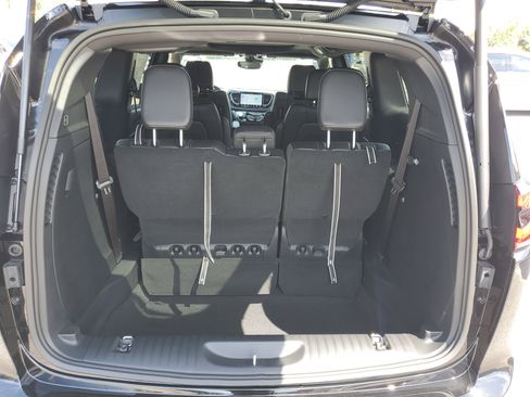 New 2026 Chrysler Pacifica Select image 6