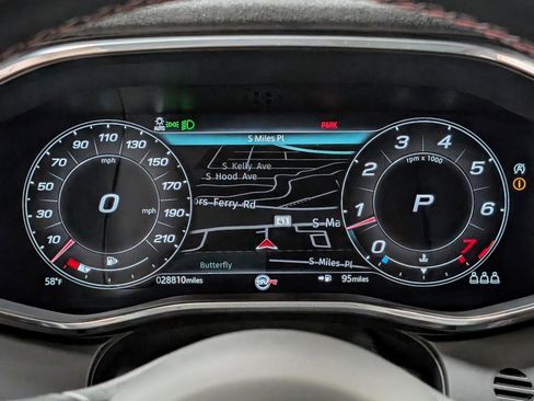 Used 2022 Jaguar F-PACE SVR image 33