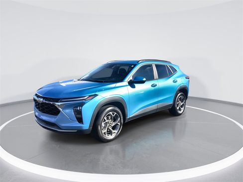 Used 2025 Chevrolet Trax LT image 4