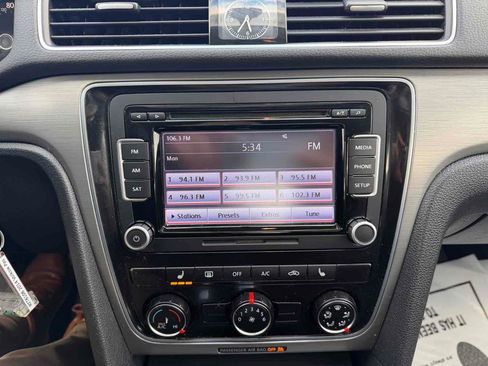 Used 2014 Volkswagen Passat 2.5 SE image 26