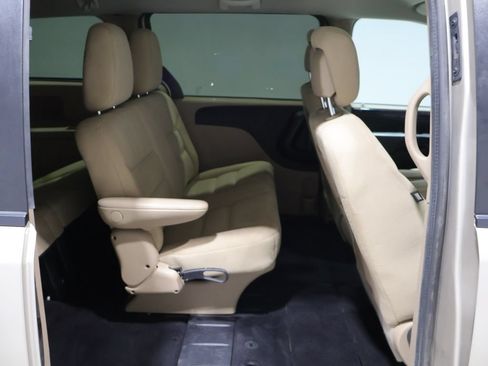 Used 2015 Dodge Grand Caravan American Value Package FWD image 19