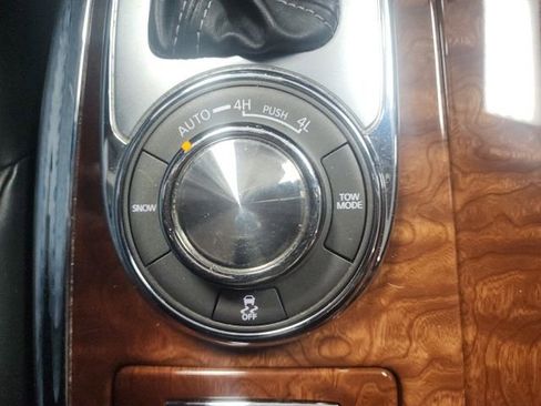 Used 2016 INFINITI QX80 4WD w/ Deluxe Technology Package image 16